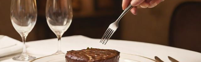 中西方的餐桌礼仪英文:（中国餐桌礼仪和西方餐桌礼仪英文）