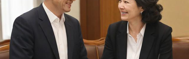 亲家初次见面怎么交谈:（亲家初次见面怎么交谈参与的亲戚）