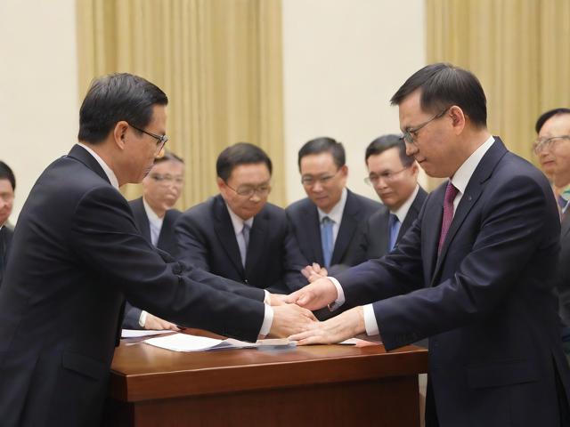 初次见面说什么敬语:（初次见面说什么敬语或谦辞）